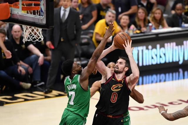 IFFHS欧足联年度最佳阵容：亚马尔搭档哈兰德